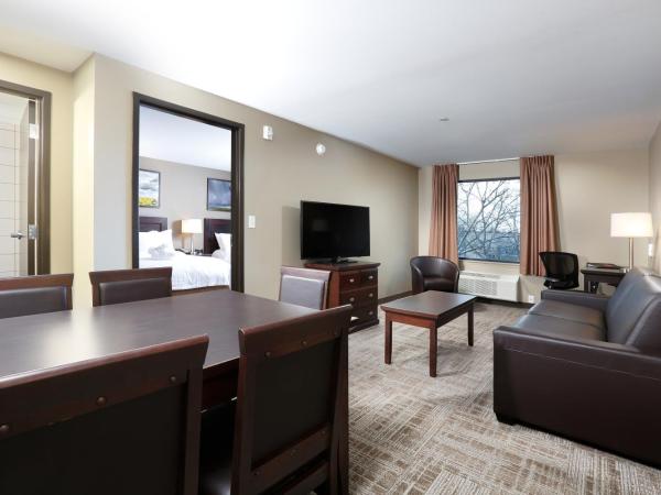 Canad Inns Destination Centre Transcona : photo 1 de la chambre suite lit queen-size deluxe