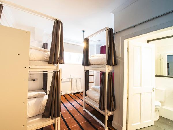 Safestay Glasgow Charing Cross : photo 6 de la chambre lit dans dortoir mixte de 4 lits avec salle de bains privative