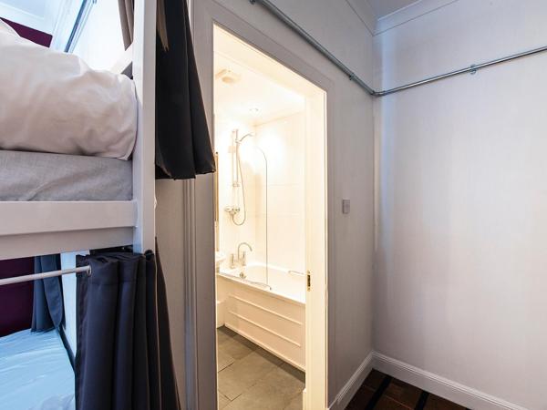 Safestay Glasgow Charing Cross : photo 7 de la chambre lit dans dortoir mixte de 4 lits avec salle de bains privative