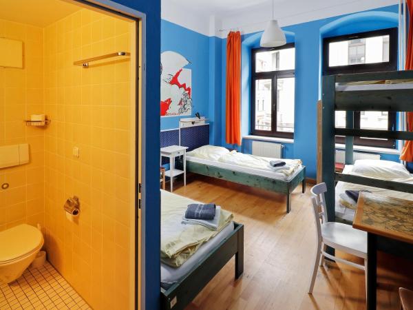 Hostel Mondpalast : photo 1 de la chambre chambre quadruple avec douche