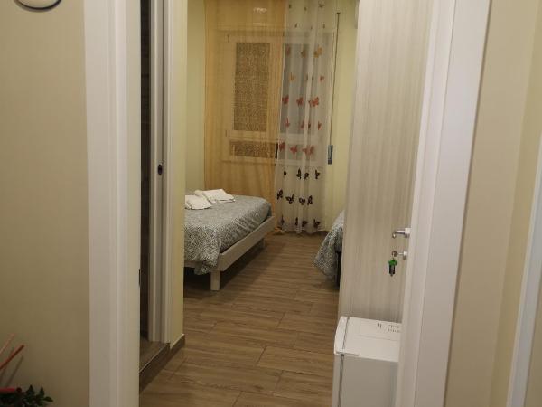 Via Trento 30 : photo 4 de la chambre chambre triple avec salle de bains privative
