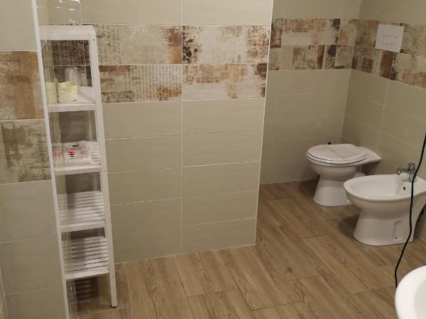 Via Trento 30 : photo 7 de la chambre chambre triple avec balcon