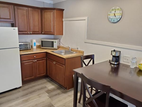 Coronado Island Inn : photo 1 de la chambre 2 lits queen-size junior suite - non-fumeurs