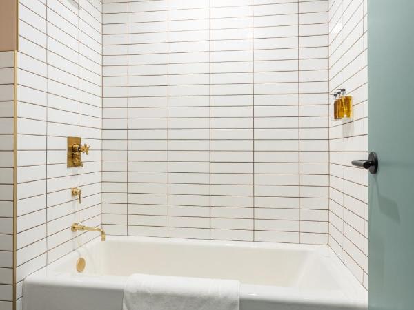 Bradford House, a Member of Design Hotels : photo 8 de la chambre chambre lit king-size - vue sur jardin