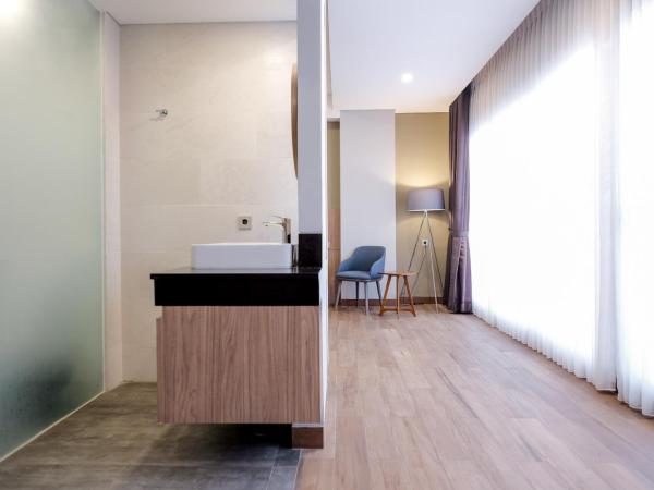 Sans Hotel Puri Indah Jakarta : photo 9 de la chambre suite