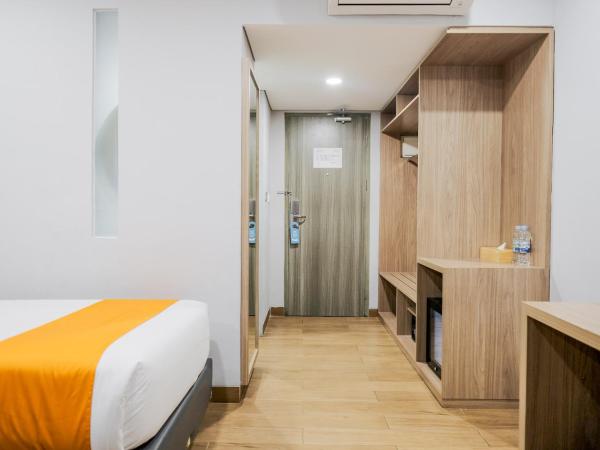 Sans Hotel Puri Indah Jakarta : photo 4 de la chambre chambre lits jumeaux supérieure
