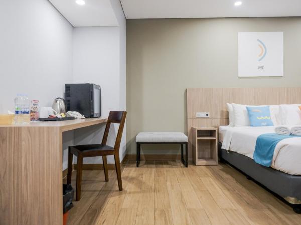 Sans Hotel Puri Indah Jakarta : photo 4 de la chambre suite