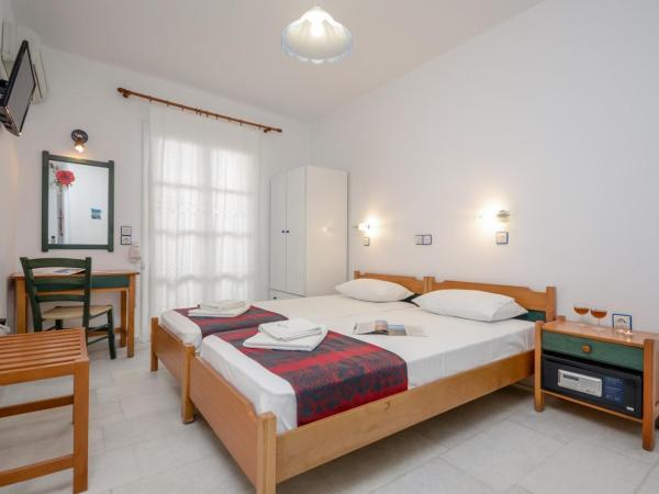 Nostos Studios at Saint George beach Naxos town : photo 3 de la chambre studio semi-sous-sol