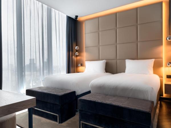 Crowne Plaza - Warsaw - The HUB, an IHG Hotel : photo 4 de la chambre two-bedroom king suite with top floor view