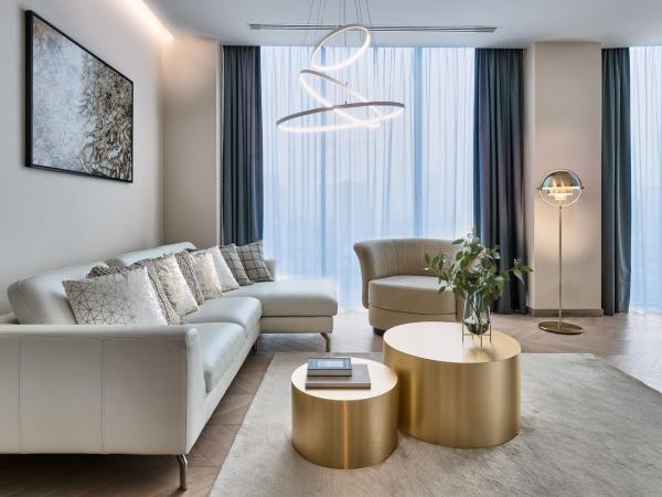 Crowne Plaza - Warsaw - The HUB, an IHG Hotel : photo 5 de la chambre one-bedroom king suite with top floor view