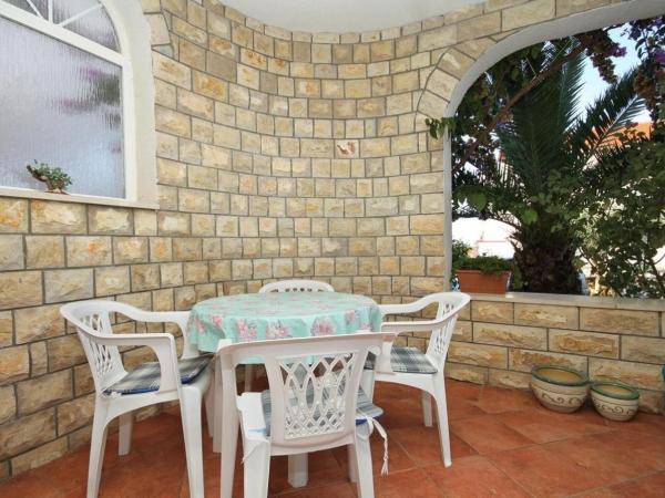 Apartments and rooms Cherry - relax & chill by the pool : photo 9 de la chambre appartement 4