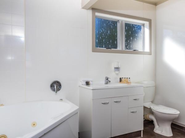 Twin Peaks Lakeside Inn : photo 2 de la chambre chambre double avec baignoire spa