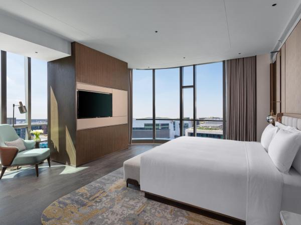 Crowne Plaza Shanghai Hongqiao, an IHG Hotel : photo 9 de la chambre suite 1 chambre lit king-size