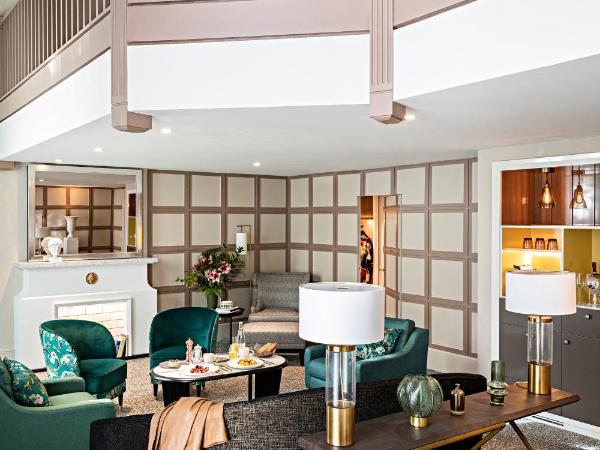 Sofitel Le Scribe Paris Opera : photo 10 de la chambre suite opéra lit king-size en duplex avec salon et balcon