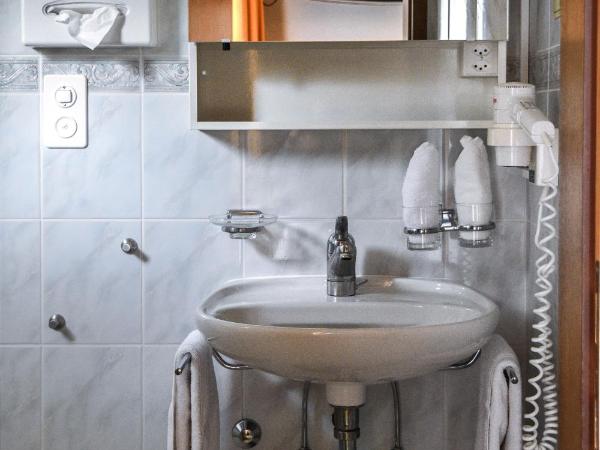 Garni Soldanella : photo 2 de la chambre chambre double standard avec balcon