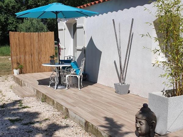 Au Charme de Pépiole : photo 3 de la chambre chambre double avec terrasse