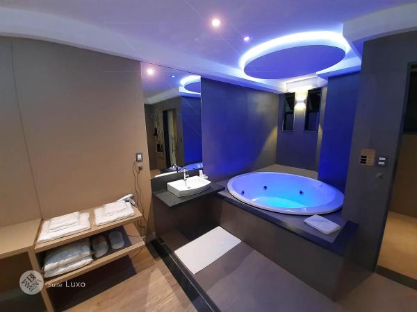 BAMBINA HOTEL -Adultos Somente : photo 3 de la chambre suite deluxe avec baignoire spa