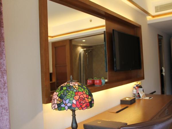 Shenzhen Shekou Honlux Apartment (Sea World) : photo 4 de la chambre double room with traditional chinese decoration