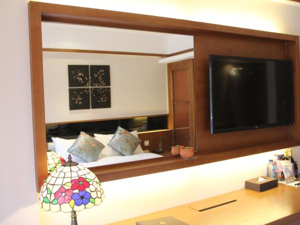 Shenzhen Shekou Honlux Apartment (Sea World) : photo 2 de la chambre double room with traditional chinese decoration