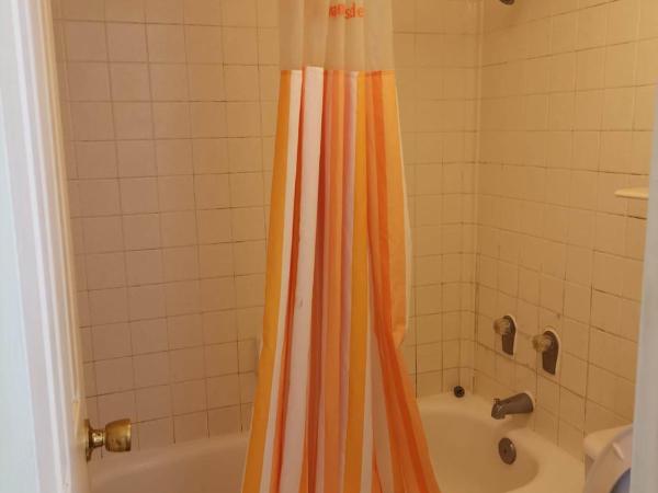 Super 8 by Wyndham San Antonio Near SeaWorld Ingram Park : photo 4 de la chambre chambre lit king-size deluxe - non-fumeurs