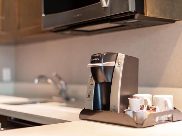 Holiday Inn Express & Suites Riverport Richmond, an IHG Hotel : photo 4 de la chambre suite lit king-size