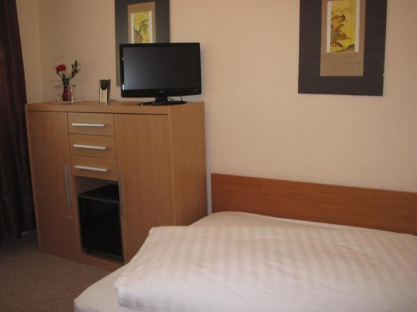 Dresdner Höhe : photo 1 de la chambre chambre simple - vue sur parc