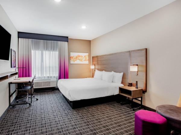 La Quinta by Wyndham San Antonio Alamo City : photo 5 de la chambre chambre lit king-size avec douche accessible en fauteuil roulant - adaptée aux personnes malentendantes/à mobilité réduite - non-fumeurs