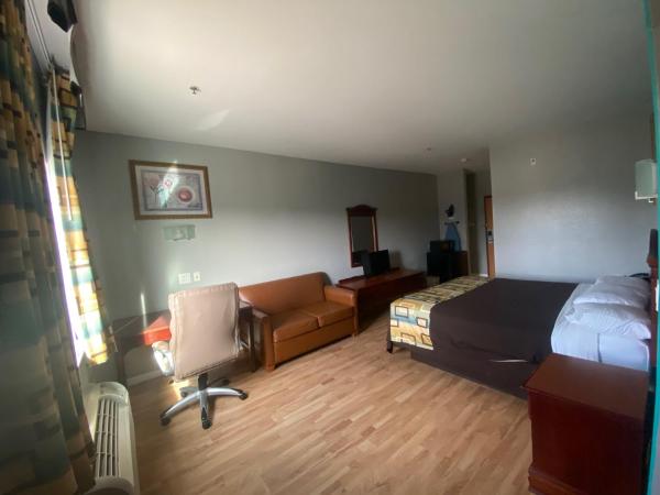 Tropicana Inn and Suites : photo 1 de la chambre chambre lit king-size