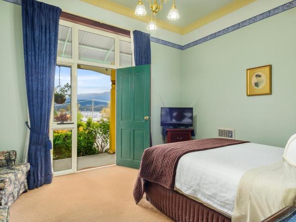 Orana House : photo 1 de la chambre deluxe queen room with mountain view, river view and garden view