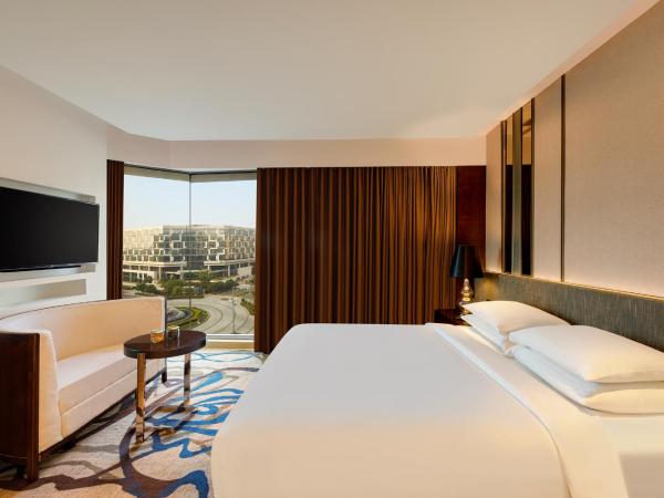 Pride Plaza Hotel, Aerocity New Delhi : photo 1 de la chambre suite deluxe avec lit king-size
