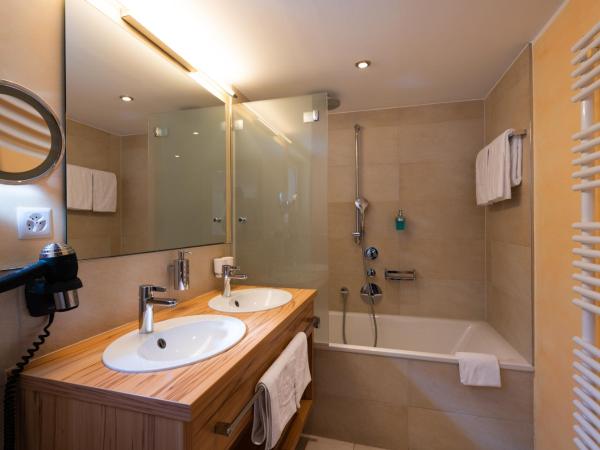 Resort La Ginabelle : photo 5 de la chambre appartement standard - vue partielle sur cervin