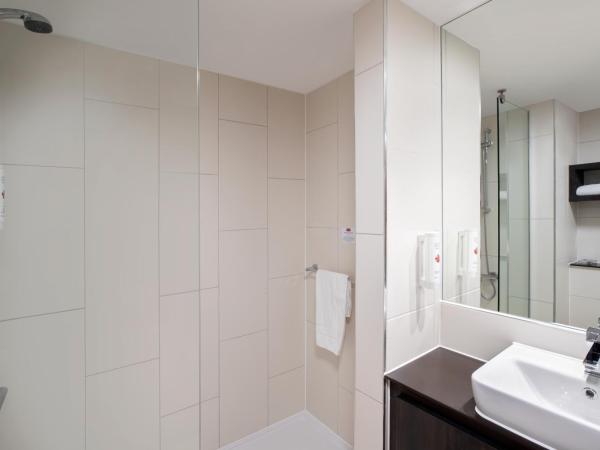 Ramada by Wyndham Leeds East : photo 2 de la chambre chambre double