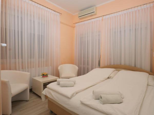 Anna vendégház : photo 1 de la chambre chambre double avec douche et balcon