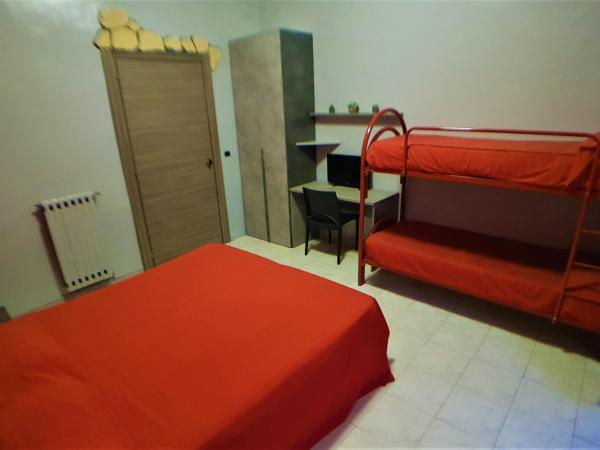 Hotel Ginevra : photo 10 de la chambre chambre triple avec salle de bains commune