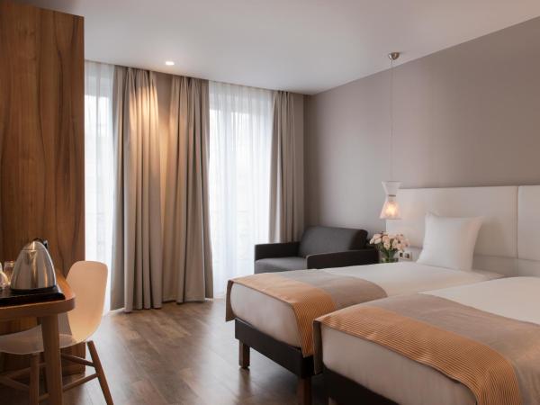 Hotel Magenta 38 by Happyculture : photo 4 de la chambre chambre triple avec balcon