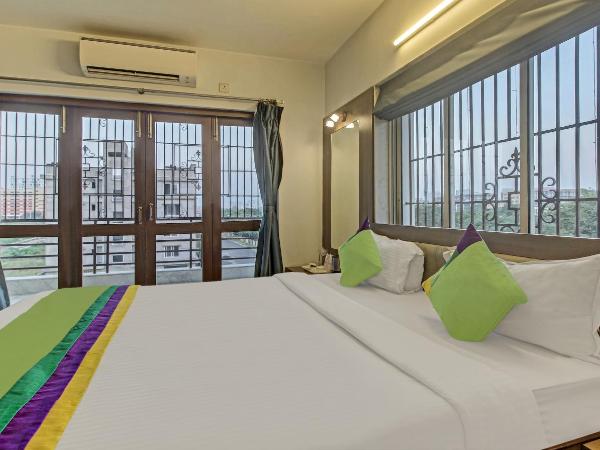 Treebo Sreemaa Newtown : photo 2 de la chambre [sanitized] standard double room