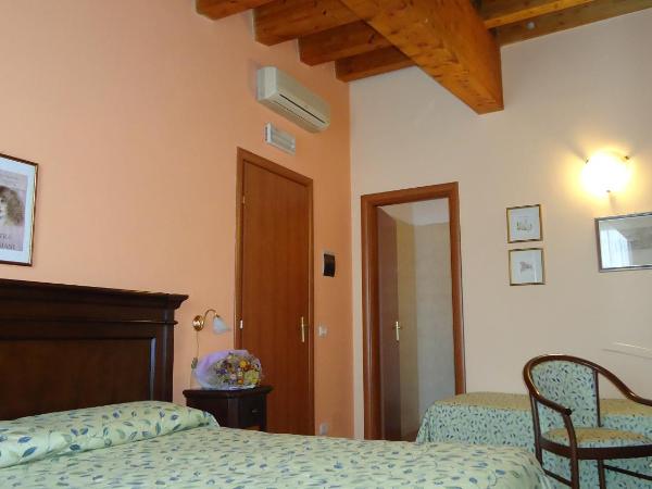 Hotel Archimede Ortigia : photo 3 de la chambre chambre triple