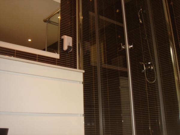 CoolHostel : photo 4 de la chambre chambre quadruple avec salle de bains commune