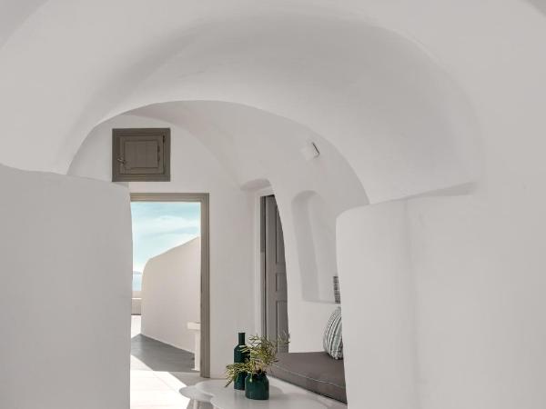 Caldera Premium Villas : photo 4 de la chambre suite troglodyte avec bain à remous - vue sur caldera et mer
