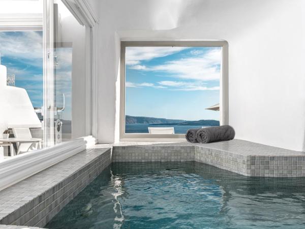 Caldera Premium Villas : photo 1 de la chambre suite troglodyte avec bain à remous - vue sur caldera et mer