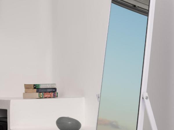 Caldera Premium Villas : photo 7 de la chambre studio troglodyte supérieur - vue sur mer et caldera