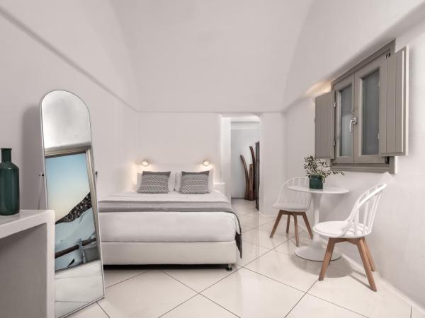 Caldera Premium Villas : photo 2 de la chambre studio troglodyte supérieur - vue sur mer et caldera