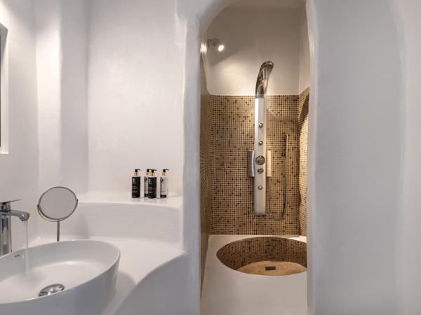 Caldera Premium Villas : photo 9 de la chambre suite troglodyte - vue sur mer et caldera