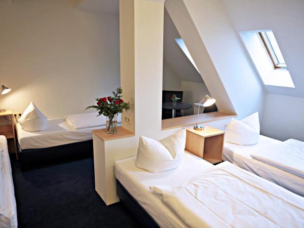 Hotel Transit Loft : photo 6 de la chambre chambre familiale avec salle de bains privative