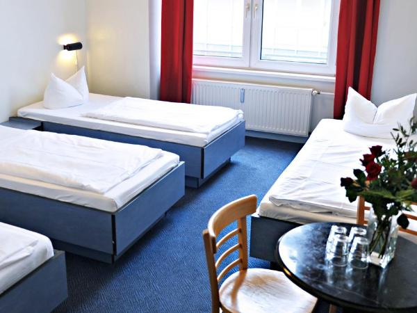 Hotel Transit Loft : photo 7 de la chambre chambre familiale avec salle de bains privative