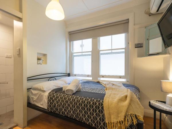 Highfield Private Hotel : photo 2 de la chambre chambre double avec salle de bains privative