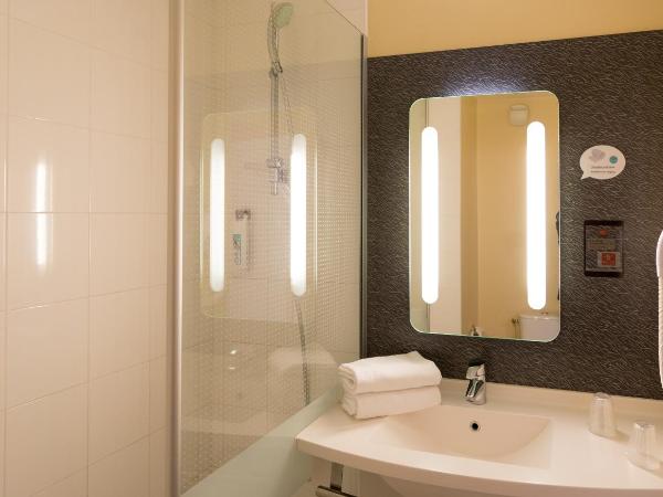 ibis Grenoble Centre Bastille : photo 1 de la chambre hbergement 2 chambres doubles adjacentes