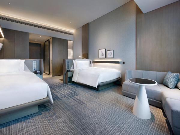Crowne Plaza Shenzhen World Exhibition and Convention Center, an IHG Hotel : photo 1 de la chambre 2 single beds standard worklife