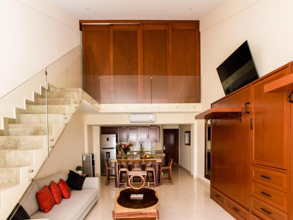 2 Story Oceanfront Penthouses on Cancun Beach! : photo 8 de la chambre penthouse