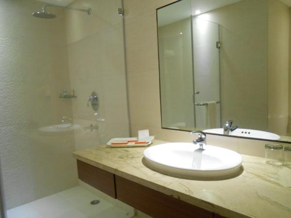 Celesta - Kolkata : photo 7 de la chambre chambre deluxe double ou lits jumeaux